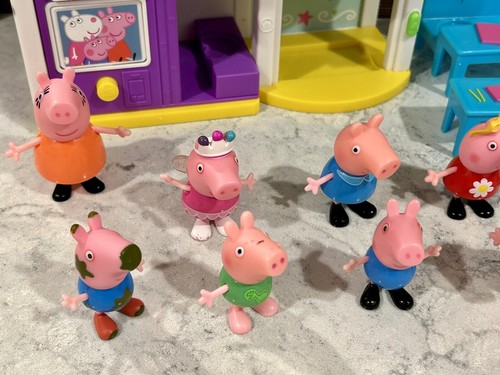 Peppa Pig Shopping Mall Play Set And 13 Figures With Furniture - Picture 4 of 6