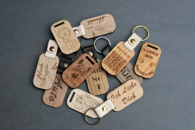 Schlüsselanhänger mit Gravur Echtholz Leder Personalisiert Holz Geschenk - Bild 1 von 4