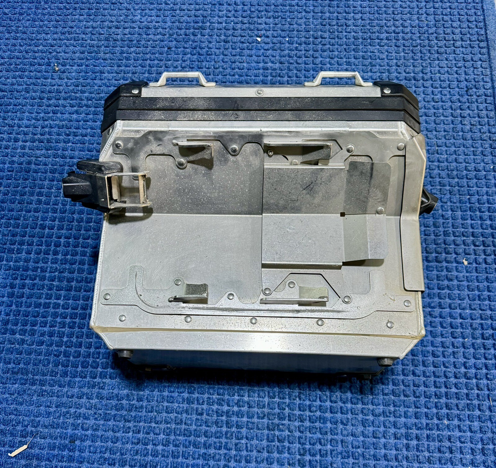 BMW R1200gs GSA Right Aluminum Case 77418562410 T W7b for sale 