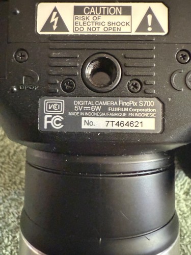 Fujifilm FinePix S700 Digital camera 7.1 MP & 10 X Zoom Color Black - Picture 6 of 9