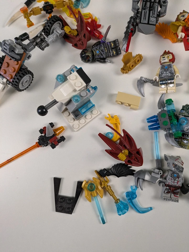 Lego Legends of Chima: 8 различных минифигурок с оружием и различными деталями - Изображение 4 из 4