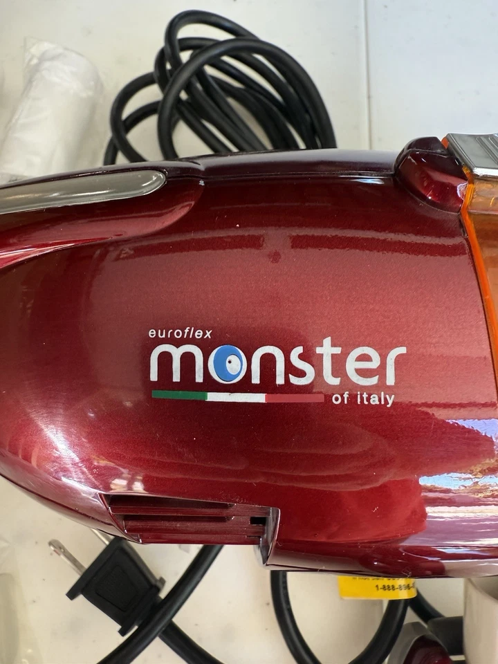 Euroflex Monster Modelo H055 Aspiradora de Mano Eléctrica ROJA Foto 2 de 4