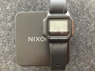NIXON REGULUS CR 2450 ALL BLACK, 46mm, ***TOP ZUSTAND***