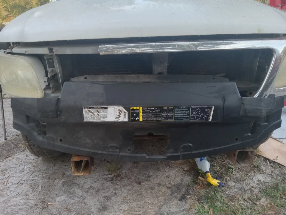 Ford F150 1997-2003 5,4,4,6 cubierta de soporte de moldura de radiador OEM Expedition  Foto 2 de 4