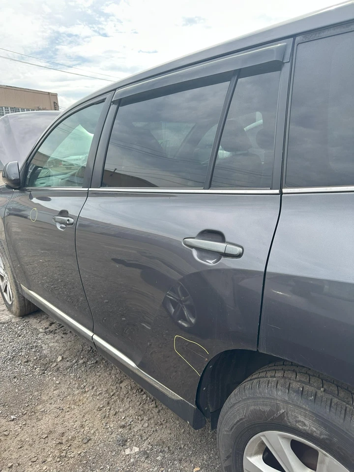 Used Rear Left Door Assembly Rear Side fits: 2012 Toyota Highlander Rear Left Gr Foto 3 de 4