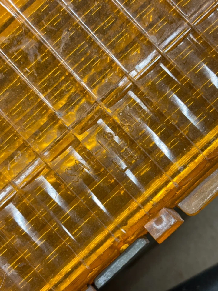 1981 1982 1983 1984 1985 FORD ESCORT AMBER TURN SIGNAL LIGHT LAMP LENS ASSEMBLY - Image 4 of 4