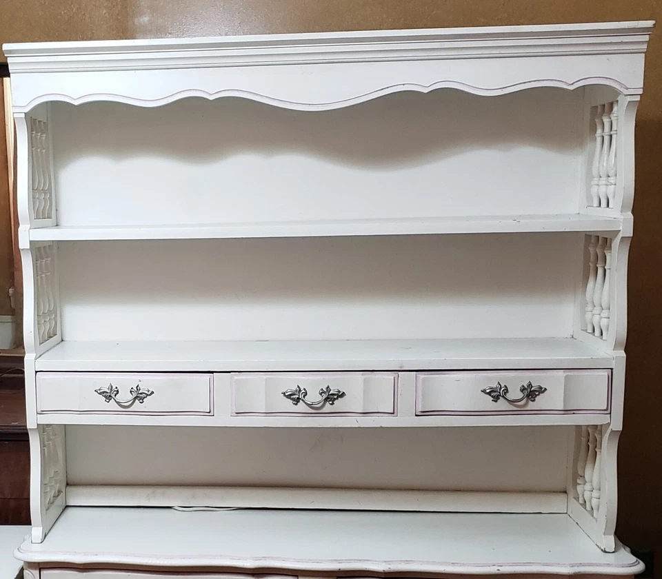 Vintage Dixie French Provincial White Girls Bedroom Furniture (4 Pieces) EUC - Image 2 of 4