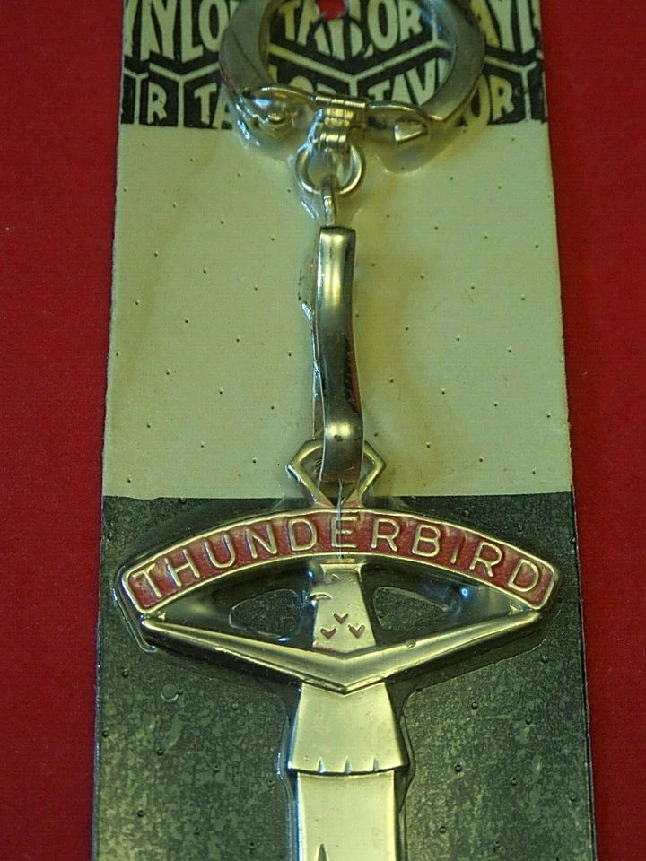 Ford Thunderbird Logo Cresta Dorada Llave en Blanco Encendido/Puerta 1955-1964 Nuevo de Lote Antiguo De Colección  Foto 3 de 4