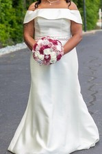 Preowned David Bridal off the shoulder wedding gown size 18W