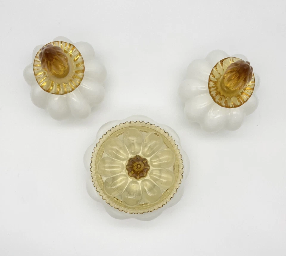 JUEGO DE VANIDAD DE VIDRIO DE LECHE MELÓN CRESTA ORO BLANCO FENTON 3 piezas años 40’s Foto 4 de 4