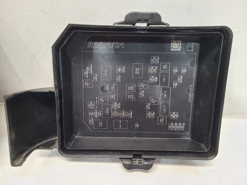 2008-11 Chevrolet Impala (3.5L / AT) Engine Fuse Box W/ Fogs W/O Police Pack - Image 3 of 4