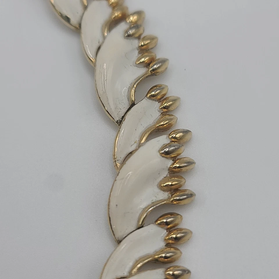 Gargantilla Vintage Trifari Esmalte Blanco Tono Dorado Firmada 14" Foto 2 de 4