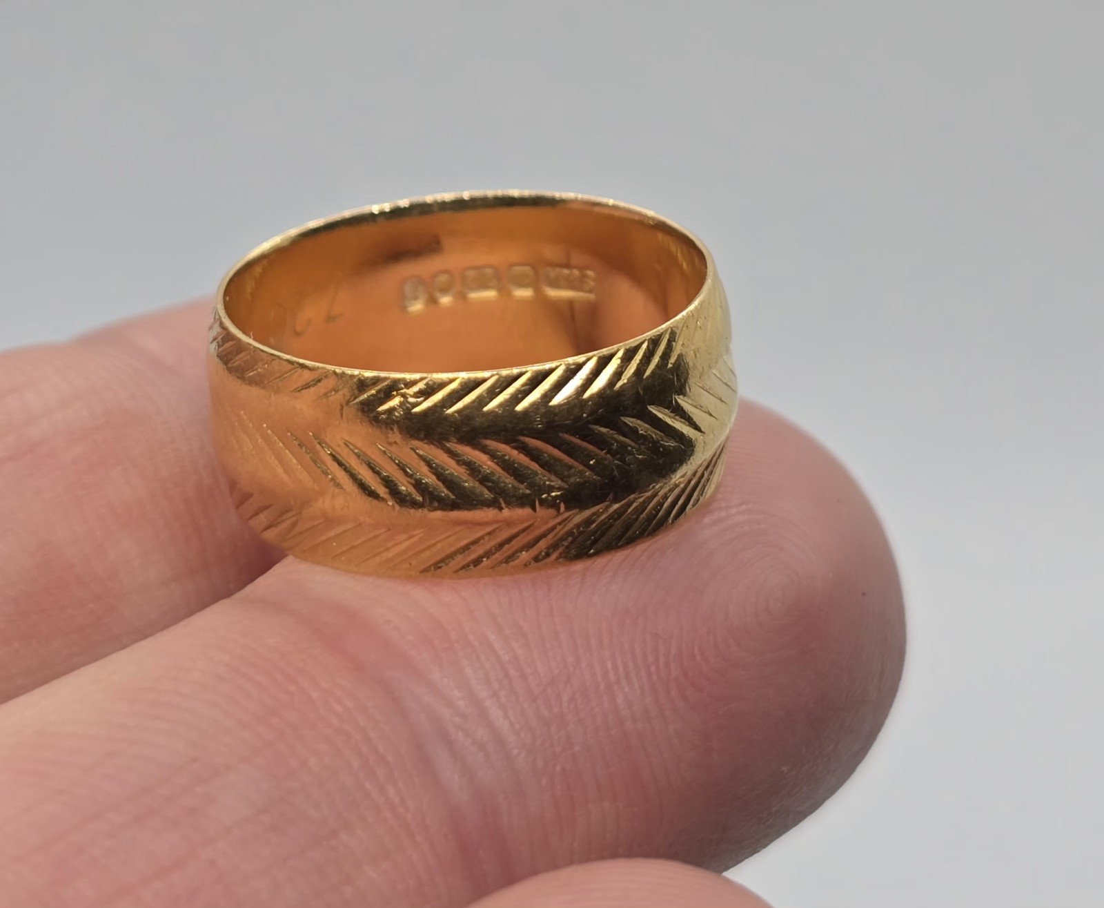 Solid 22ct Yellow Gold Patterned Wedding Band Rin… - image 10