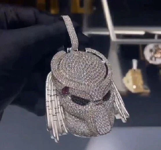 Colgante de plata de ley 925 depredador personalizado de moissanita probador de corte redondo de 4,50 quilates Foto 3 de 4