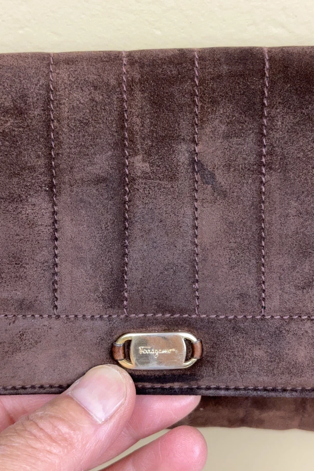 De Colección Salvatore Ferragamo Bolso sin asas de hombro Cartera Acolchado Gamuza Cadena Dorada Y2K Foto 3 de 4