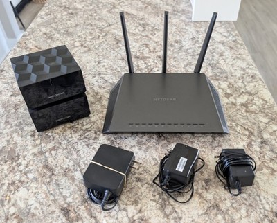 Nighthawk R6700 Gigabit Router & 2 Nighthawk Mesh Extenders