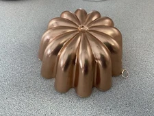 Vintage Small Round FLUTED COPPER MOLD 6 3/4" Diam 3" Deep