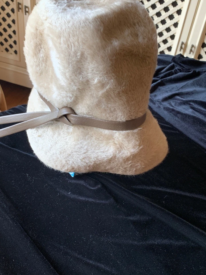CHAPÉU FEMININO VINTAGE 1940s 1950s SEARS MILLINER MARFIM SUADE/PELE TAMANHO ÚNICO - Imagem 3 de 4