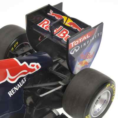 Red Bull RB7 No. 2 Mark Webber 2011, Minichamps 1/18 | eBay Red Bull RB7 No. 2 Mark Webber 2011, Minichamps 1/18 | eBay