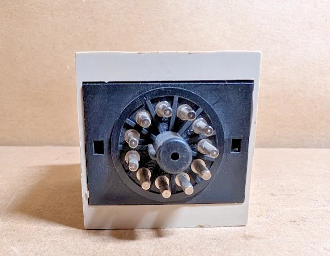 Autonics AT11D Timer, Multi Mode, 0-30s, 100-120VAC, 5A (New No Box) - Image 4 of 4