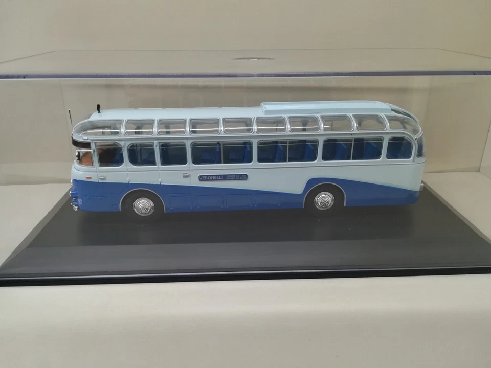 LANCIA autobus Esatau V11 - 1947 - Ixo/Hachette 1:43 - Immagine 2 di 4