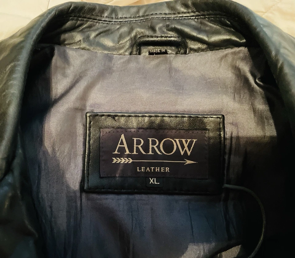 chaqueta de cuero negro hombre Foto 3 de 4