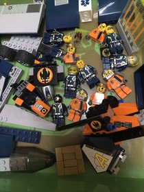 INCOMPLETE LEGO 8635 Mission 6: Agents Mobile Command Center Set Vehicle Parts