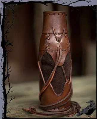 Mittelalter Larp geschnürter Leder Flaschenhalter mit 500ml Flasche  Epic Armou