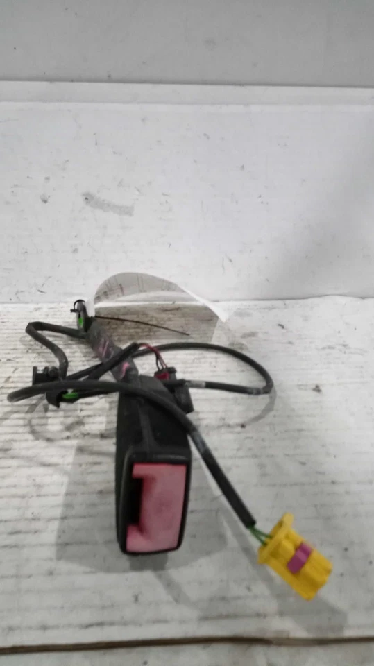 Used Front Right Seat Belt Front fits: 2015 Volkswagen Tiguan bucket seat passen - Image 2 of 4