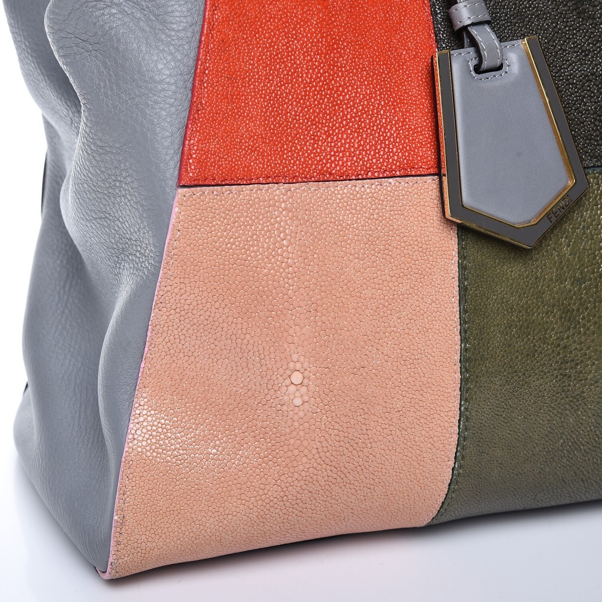 [新品] FENDI ツーピース FENDI【フェンディ】二つ折り財布7M0001 BUG'S EYEを買取・査定