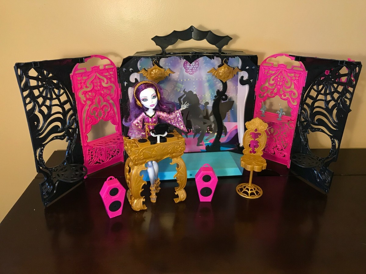 Monster High 13 Wishes Party Lounge Playset Spectra Vondergeist