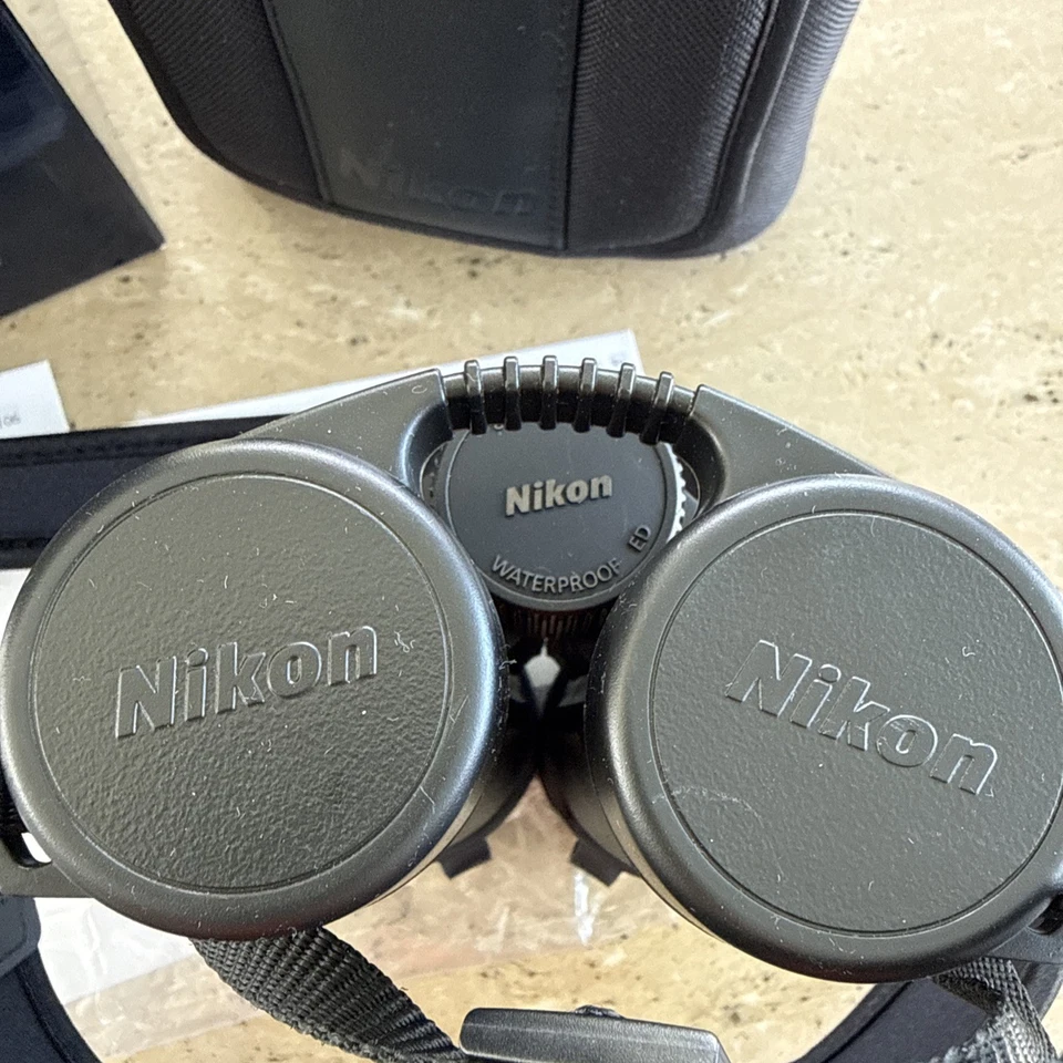 Nikon Monarch M5 8x42 Binoculars with ED Glass and Rubber Eye Cups (Black) - Image 4 of 4