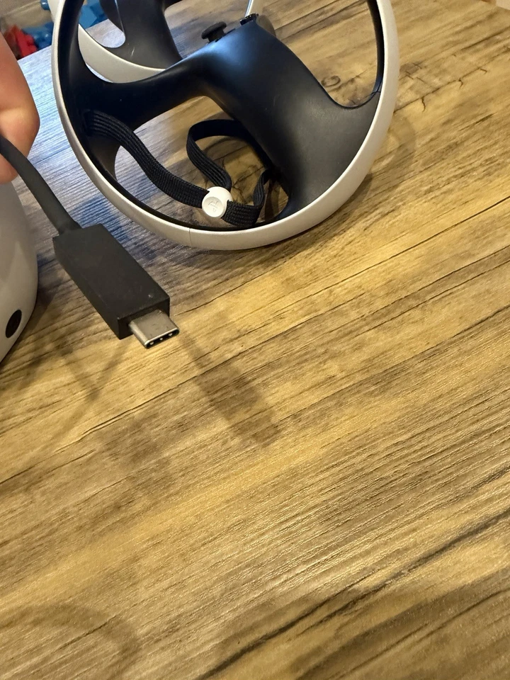 PSVR2 Virtual Reality Gaming Headset and Controller Set - Image 4 of 4