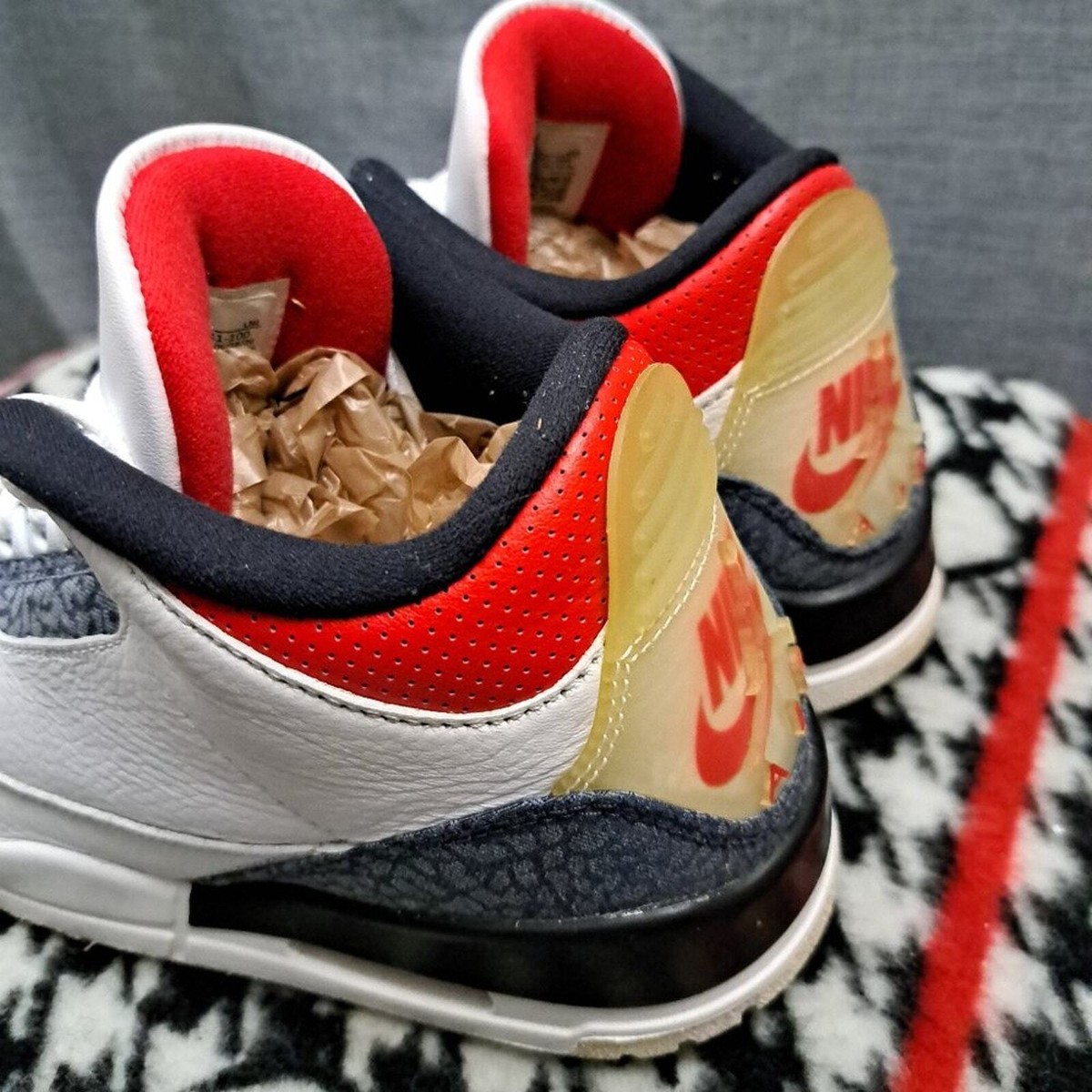 シューズ(男性用) Nike Air Jordan 3 Retro \"Fire Red Denim\" Jordan 3 Retro Denim SE 'Fire Red' - Air Jordan - CZ6431 100
