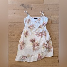 MINKPINK White Tropical Floral Wrap Mini Dress Ruffle Hem Size Medium (862)