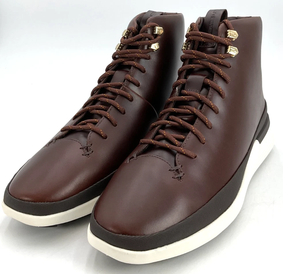 White Mountaineering Men\'s Chukka Boots in Dark Brown White Mountaineering x Timberland Hiker Boots | Hypebeast main image 2