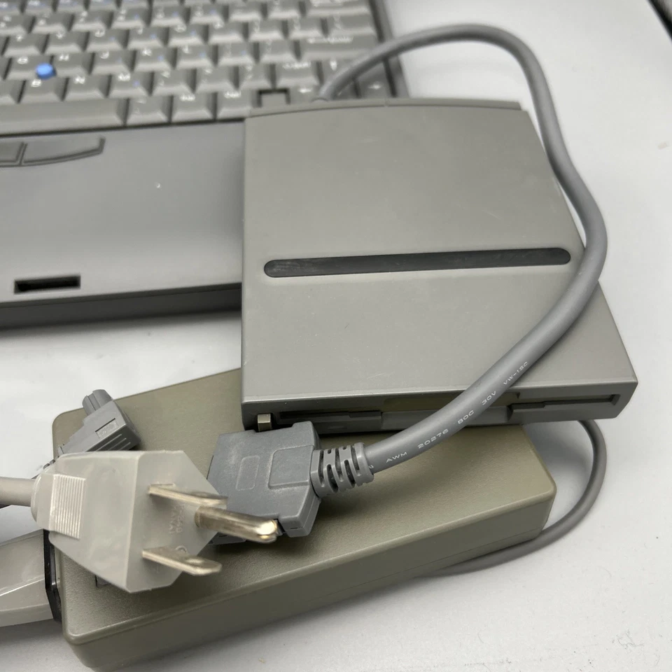 Computadora portátil NEC Versa S/50 de colección con fuente de alimentación y unidad de disquete *PIEZAS* Foto 3 de 4