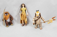 3 Star Wars Loose Figure ROTJ Princess Leia Ewoks Logray & Wicket Endor Kenner