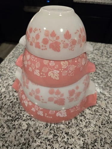 Vintage Pyrex Pink Gooseberry Cinderella Mixing/Nesting Bowls Set of 4 Excellent