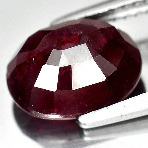 Purplish Red Ruby 4.60 Ct. Oval Shape 10.4 x 8.2 Mm. Natural Gemstone Madagascar - Image 3 of 4