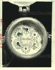 1980 Press Photo Houston water meter is unreadable - Mrs. George Angenend's