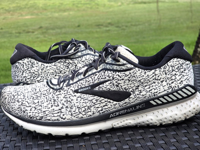 Men s Brooks Adrenaline GTS 20 Knit Running Shoes Size 10.5 Black White