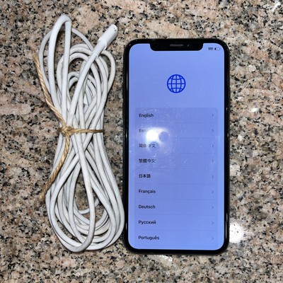 Apple iPhone Xs (MT8U2LL/A) 64GB Space Gray, 74% Battery