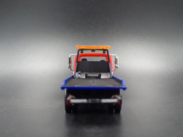 Greenlight 1:64 International Durastar Bfgoodrich Flatbed Repair Man Figure Car - Image 4 of 4