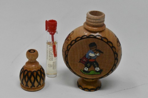 Small Wooden Bulgaria Rose Decorated Parfume Bottle Storage Comes With Parfume - Picture 9 of 10