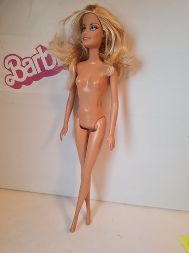 BARBIE MATTEL FASHIONISTAS CHIC BOUTIQUE 2009 BAMBOLA T7442 BIONDI DOLL BLONDE - Imagen 4 de 5