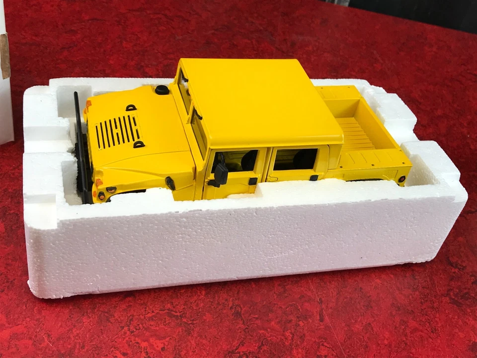 NEW IN BOX Diecast Johnny Lightning SUPER MAGMAS YELLOW HUMMER 1:24 #213-00 - Image 2 of 4