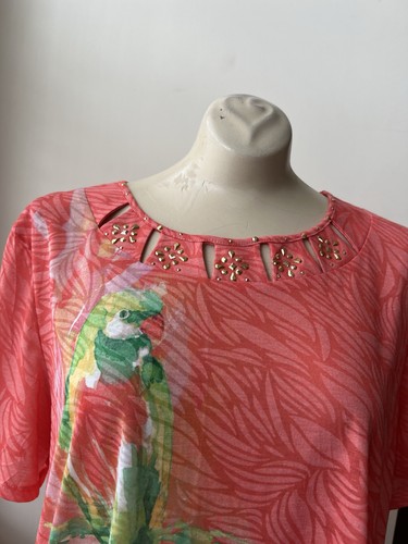 Alfred Dunner Women’s XLARGE Red Short Sleeve Parrot Top Mint Condition - Picture 2 of 5