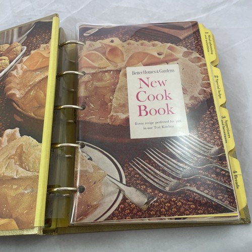 Vintage 1965 Better Homes & Gardens New Cookbook GOLD 5 Ring Binder Souvenir Ed - Foto 7 di 10