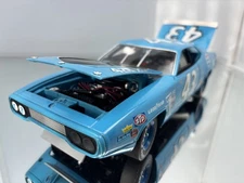 Auto World 1971 Plymouth Road Runner 426 C.I. #43 Richard Petty 1/18 Scale